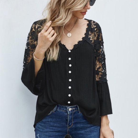 Tops - 2xHP💝Black Crochet button front top